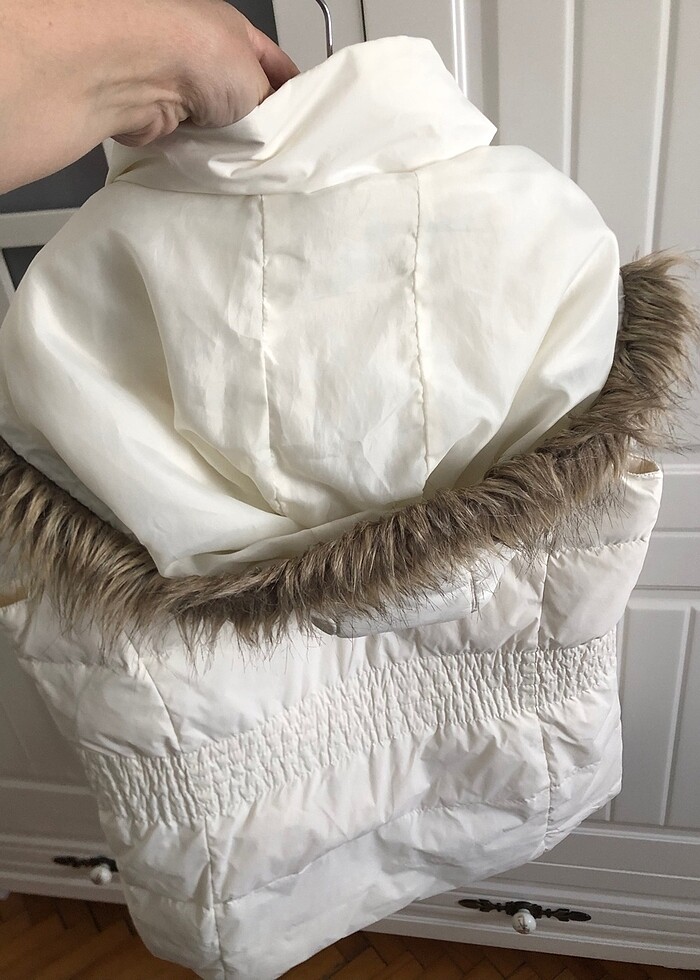 PARK BRAVO SIFIR GİBİ ŞİŞME YELEK. 36 BEDEN BEYAZ. YAKASI KÜRKLÜ - Görsel 4