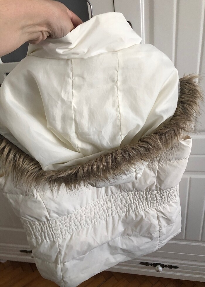 PARK BRAVO SIFIR GİBİ ŞİŞME YELEK. 36 BEDEN BEYAZ. YAKASI KÜRKLÜ - Görsel 5