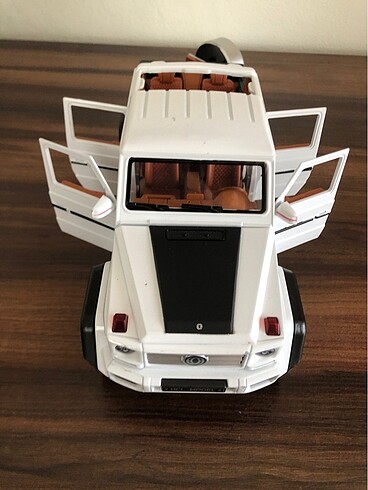 HCL METAL MERCEDES JEEP MODEL ARABA. HEDİYE GELDİ İLGİ GÖRMEDİ.
