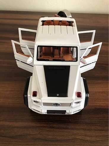 HCL METAL MERCEDES JEEP MODEL ARABA. HEDİYE GELDİ İLGİ GÖRMEDİ.
