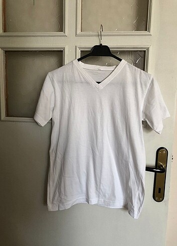 Beyaz V yaka t-shirt 