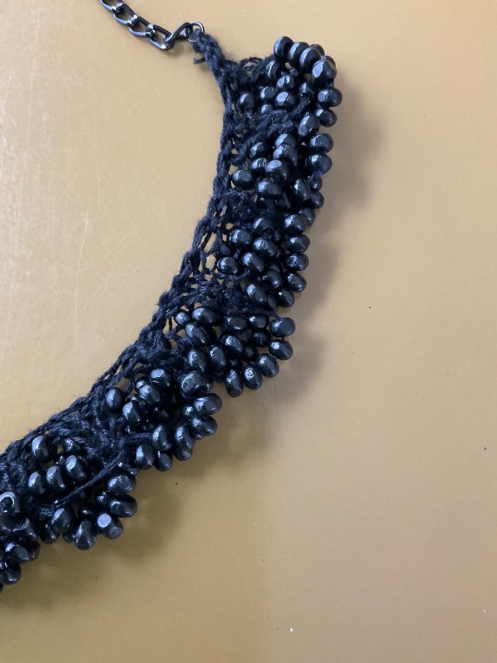 El Emeği Tasarım Siyah Boncuk İşlemeli Kısa Gotik Kolye - Görsel 2