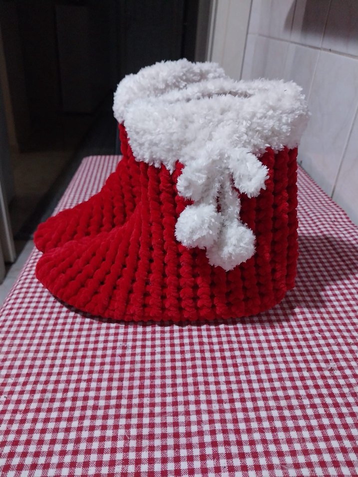 Yılbaşı  Kırmızı Örgü Ev Botu kadife ipten örülmüştür - Görsel 3