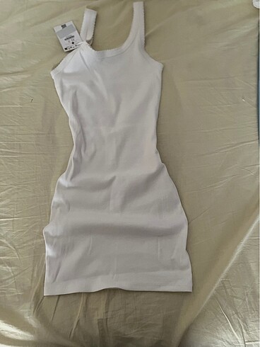 xs Beden beyaz Renk bershka beyaz elbise