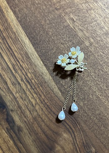 Gold Çiçekli Püsküllü Vintage toka