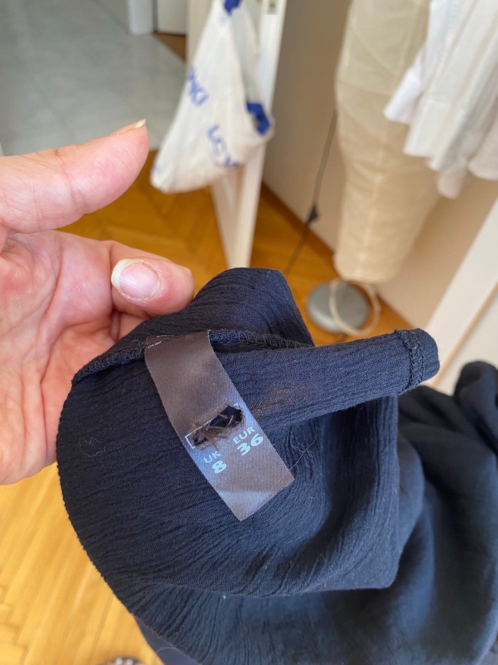 Uzun Siyah Keten Fırfırlı Askılı Elbise - Görsel 5