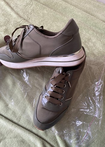 Bej Süet Kadın Spor Ayakkabı Stradivarius - Görsel 3