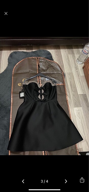 etiketli mini abiye