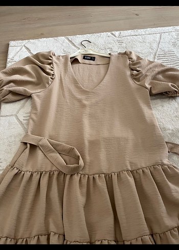 Bej V Yaka Volanlı Keten Elbise - Görsel 4