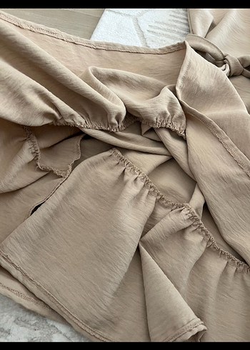 Bej V Yaka Volanlı Keten Elbise - Görsel 3