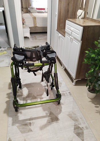 Wollex W944 Engelli Çocuk Yürüteci Yeşil - Görsel 3