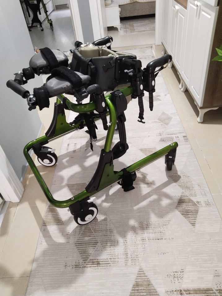 Wollex W944 Engelli Çocuk Yürüteci Yeşil - Görsel 4