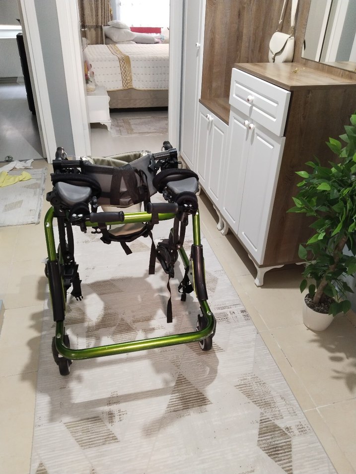 Wollex W944 Engelli Çocuk Yürüteci Yeşil - Görsel 3