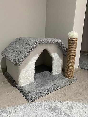 Peluş tırmalama tahtalı kedi evi