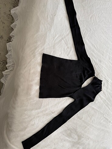 Zara Zara asimetrik yaka toka detayli ust
