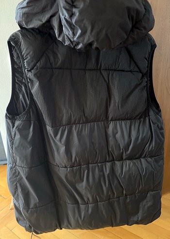 Zara Siyah Kapüşonlu Kadın Şişme Yelek - Görsel 3