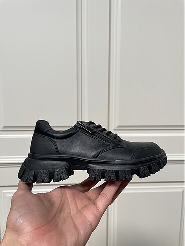 Siyah Deri Fermuarlı & Bağcıklı Kışlık Ayakkabı