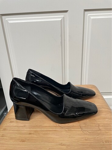 Siyah Rugan Topuklu Kadın Ayakkabı