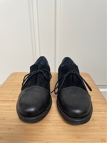 Hakiki Deri Siyah Süet Bağcıklı Kadın Ayakkabısı