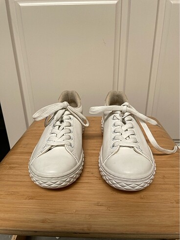 Beyaz Renk Bağcıklı Kadın Sneaker