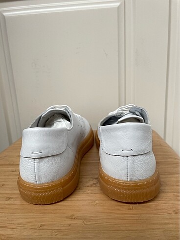  Beden Hakiki Yumuşak Kuzu Derisi Bağcıklı Beyaz Kadın Sneaker