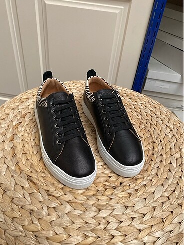 Kadın Siyah Hakiki Deri Sneaker