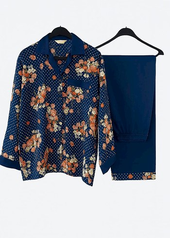 Çiçek Desenli Uzun Kollu saten Kadın Pijama Takımı - Görsel 3