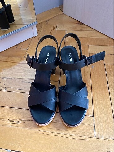 Deichmann siyah topuklu sandalet