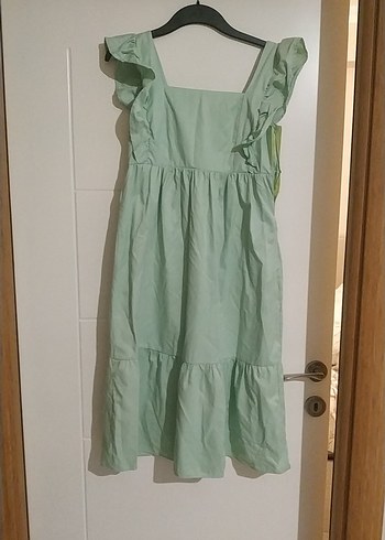 Yeşil Kolları Fırfırlı Askılı Elbise