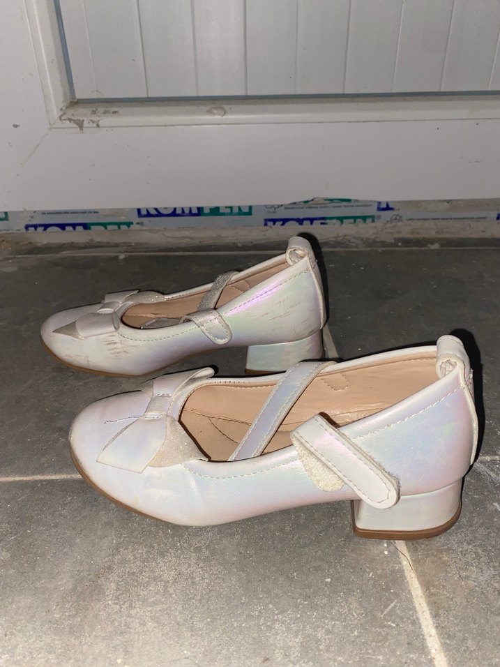 Kız Çocuk Beyaz Tokalı Babet Ayakkabı - Görsel 2