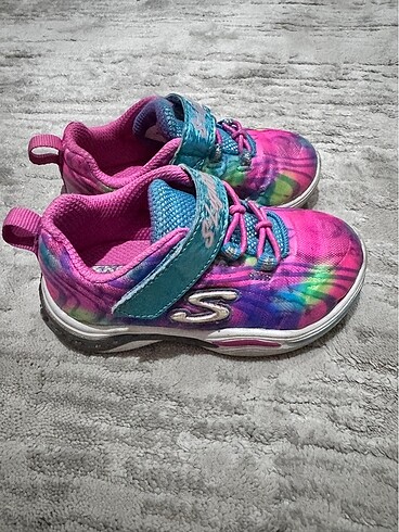 Skechers kız bebek 22 numara????