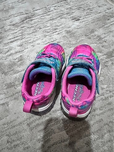 22 Beden Skechers kız bebek 22 numara????