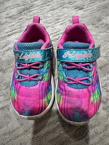 22 Beden pembe Renk Skechers kız bebek 22 numara????