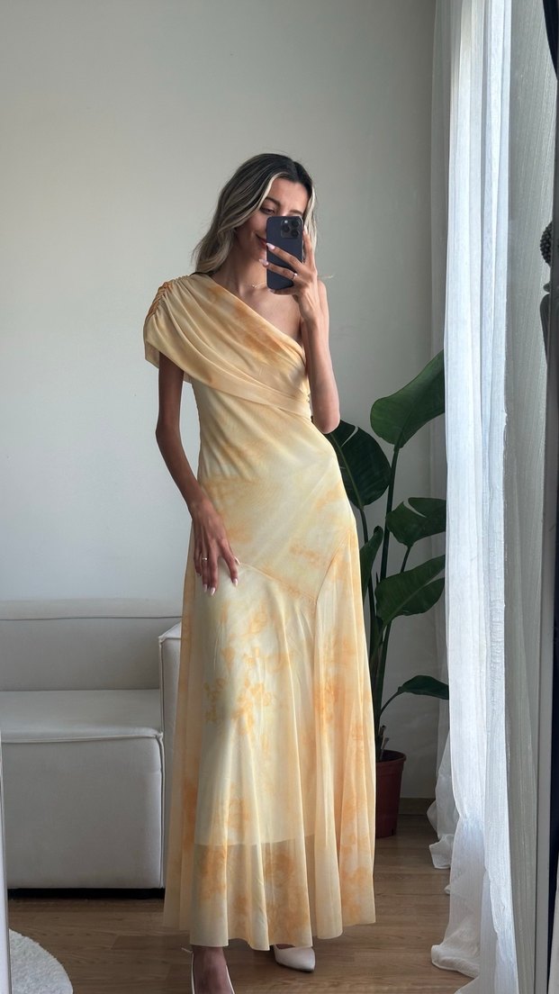 Sarı Drapeli Uzun Straplez Elbise - Görsel 2