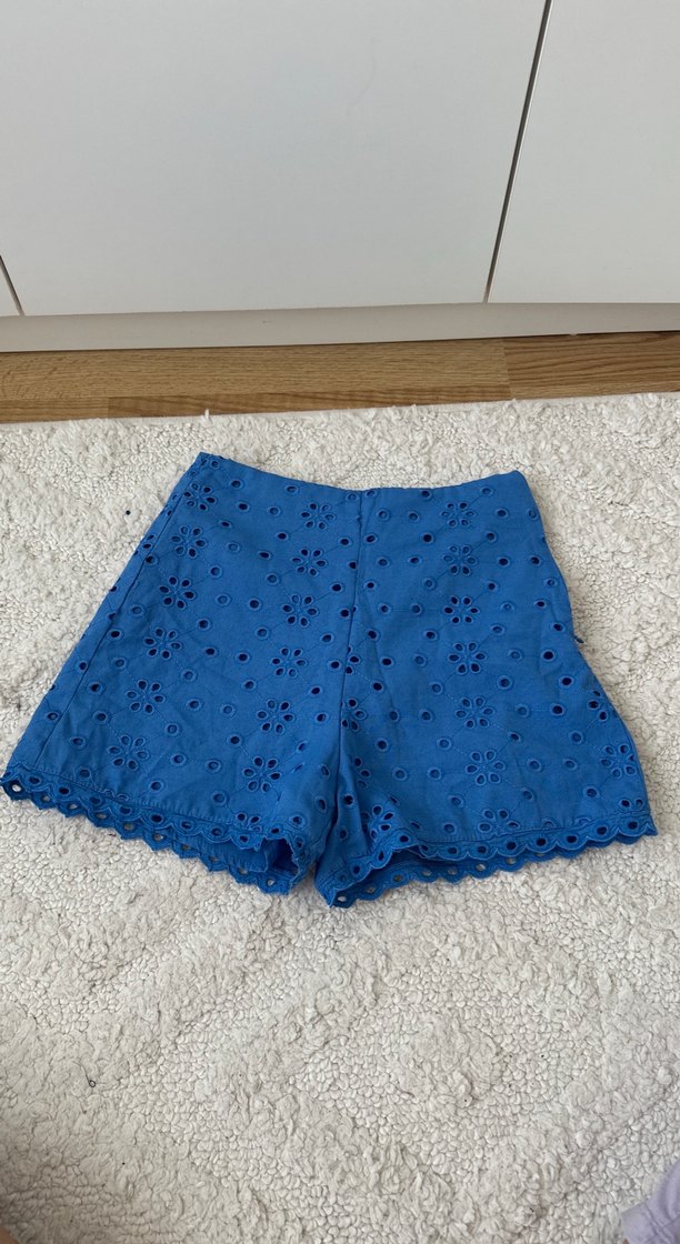 Dantel Detaylı Mavi Mini Şort - Görsel 2