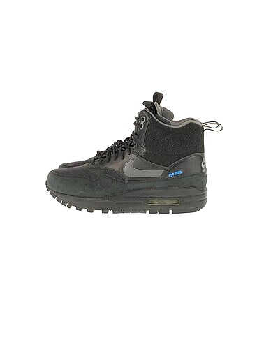 Nike Spor Ayakkabı %70 İndirimli.