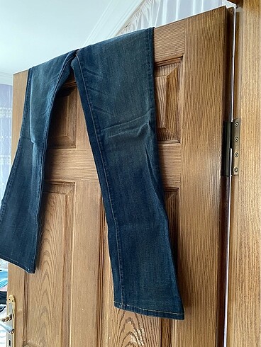 Levis 557