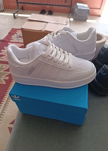 39 Beden beyaz Renk Adidas bayan Spor Ayakkabı