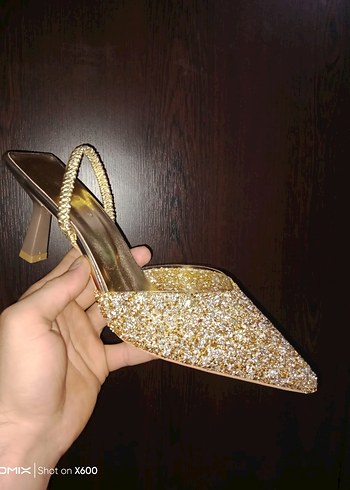Altın Renkli Simli Stiletto Topuklu Kadın Ayakkabı