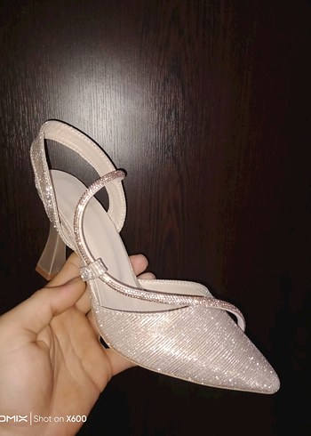Diger Bej Simli Yılan Desenli Stiletto