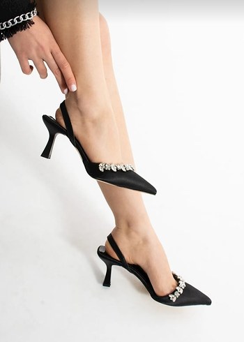 38 Beden Diger Siyah Pul Detaylı Stiletto