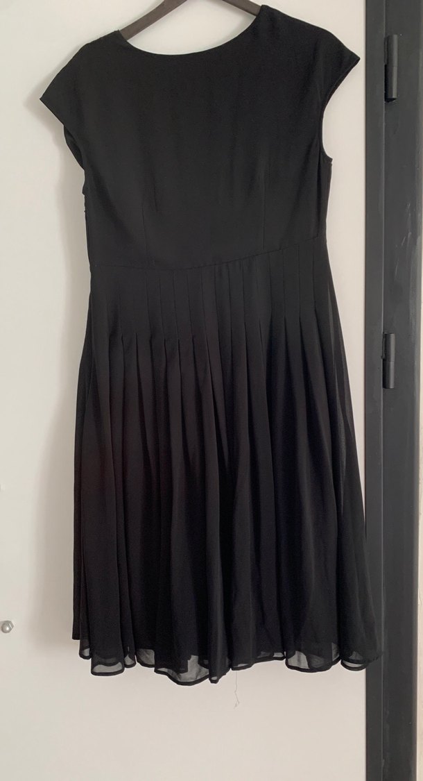 Drapeli Siyah Midi V Yaka Kolsuz Elbise - Görsel 5