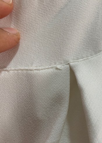 Beyaz Midi V Yakalı Piliseli Elbise - Görsel 3