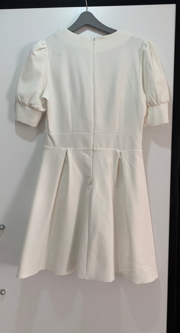 Beyaz Midi V Yakalı Piliseli Elbise - Görsel 5