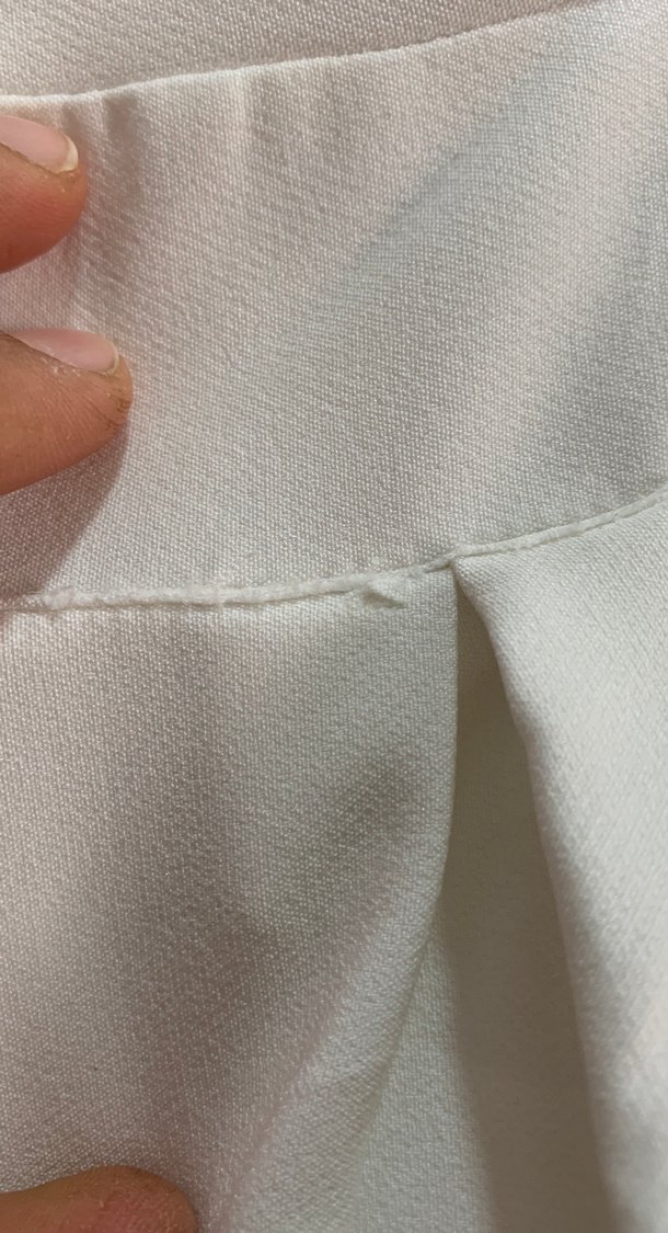 Beyaz Midi V Yakalı Piliseli Elbise - Görsel 3