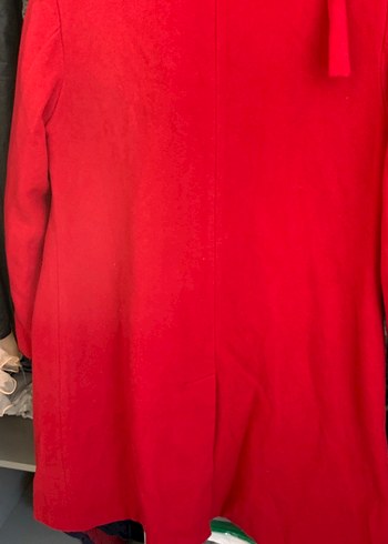 Kırmızı düğmeli kaban - Görsel 5