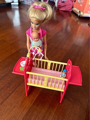 Barbie ve bebeği