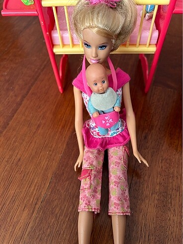 Barbie Barbie ve bebeği