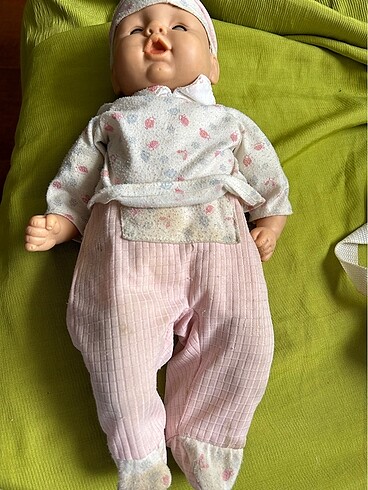 Oyuncak bebek