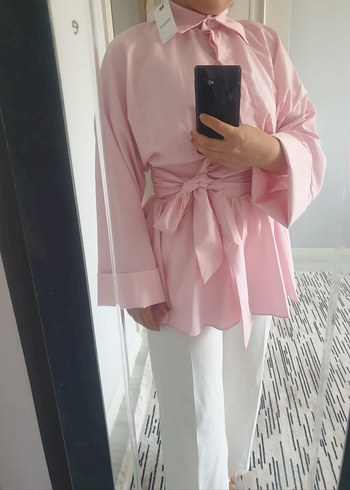 Pembe Belden Bağlamalı Uzun Kollu Gömlek
